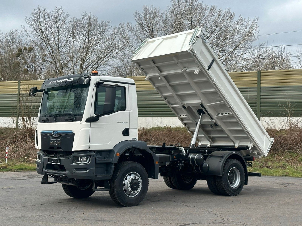 MAN TGM 18.320 4X4 Euro 6e Euromix 3-Seiten-Kipper - Sklápěč: obrázek 1 MAN TGM 18.320 4X4 Euro 6e Euromix 3-Seiten-Kipper - Sklápěč: obrázek 1