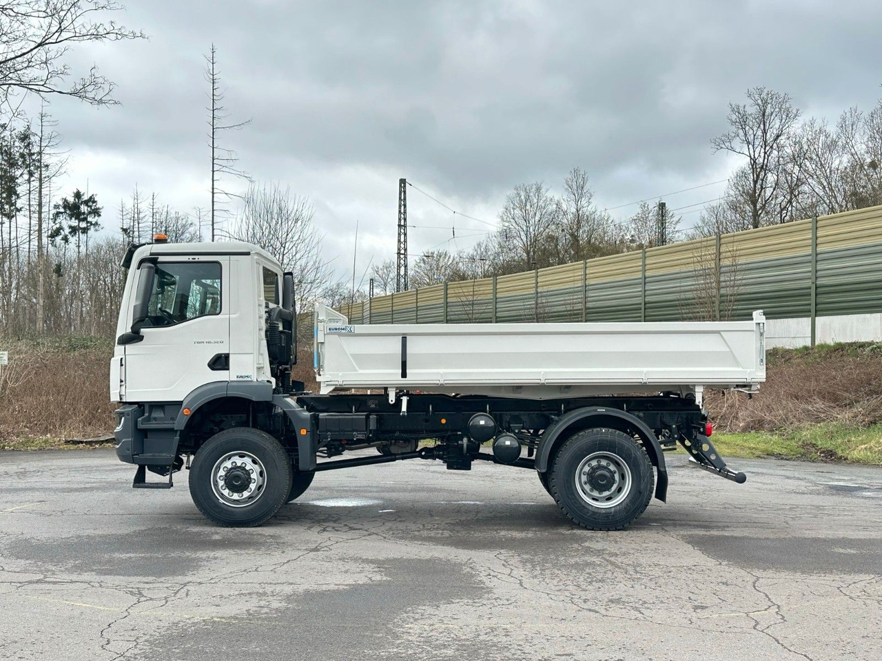 MAN TGM 18.320 4X4 Euro 6e Euromix 3-Seiten-Kipper - Sklápěč: obrázek 4 MAN TGM 18.320 4X4 Euro 6e Euromix 3-Seiten-Kipper - Sklápěč: obrázek 4