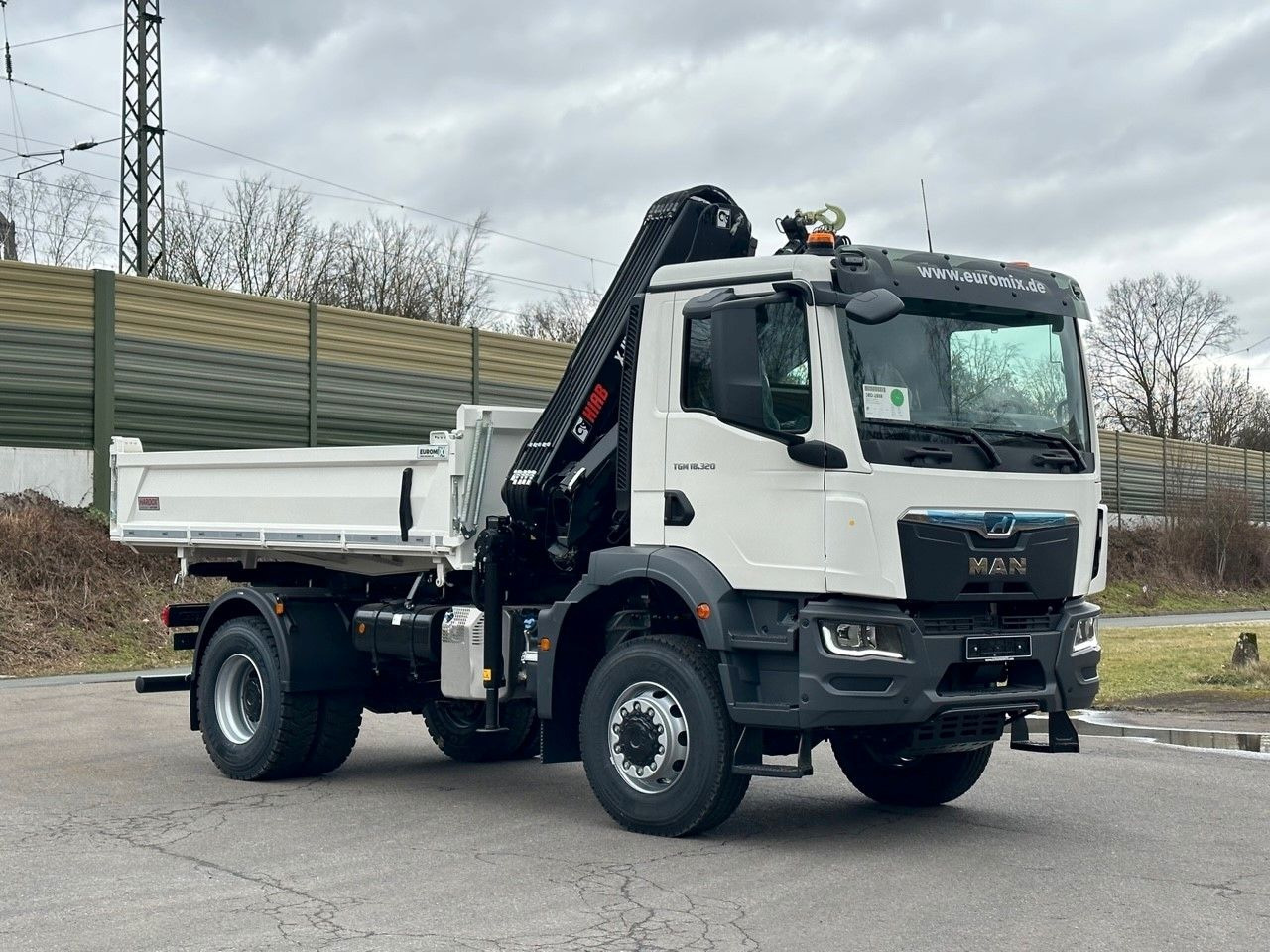 MAN TGM 18.320 4x4 Euro6e Hiab X-HiDuo 138DS-3 - Sklápěč, Auto s hydraulickou rukou: obrázek 3 MAN TGM 18.320 4x4 Euro6e Hiab X-HiDuo 138DS-3 - Sklápěč, Auto s hydraulickou rukou: obrázek 3