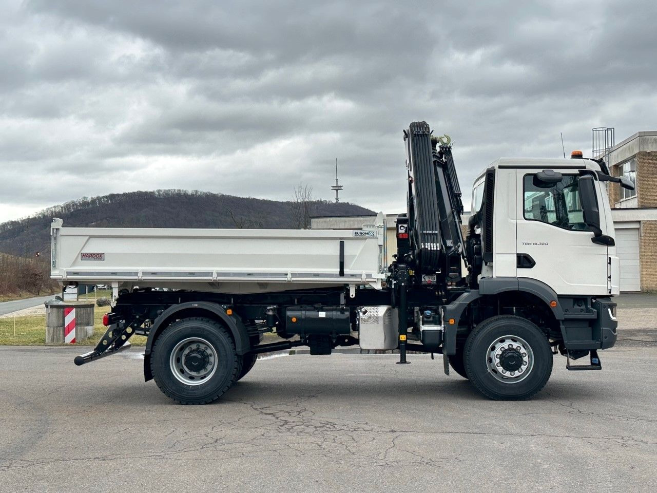 MAN TGM 18.320 4x4 Euro6e Hiab X-HiDuo 138DS-3 - Sklápěč, Auto s hydraulickou rukou: obrázek 4 MAN TGM 18.320 4x4 Euro6e Hiab X-HiDuo 138DS-3 - Sklápěč, Auto s hydraulickou rukou: obrázek 4