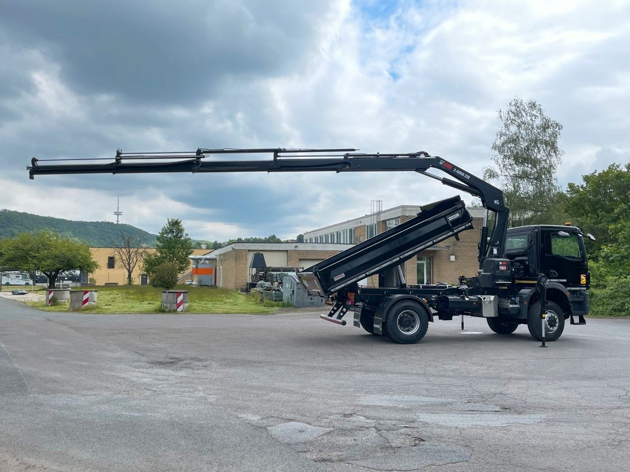 MAN TGM 18.320 4x4 Euro6e Hiab X Hiduo 228-4 - Sklápěč, Auto s hydraulickou rukou: obrázek 2 MAN TGM 18.320 4x4 Euro6e Hiab X Hiduo 228-4 - Sklápěč, Auto s hydraulickou rukou: obrázek 2