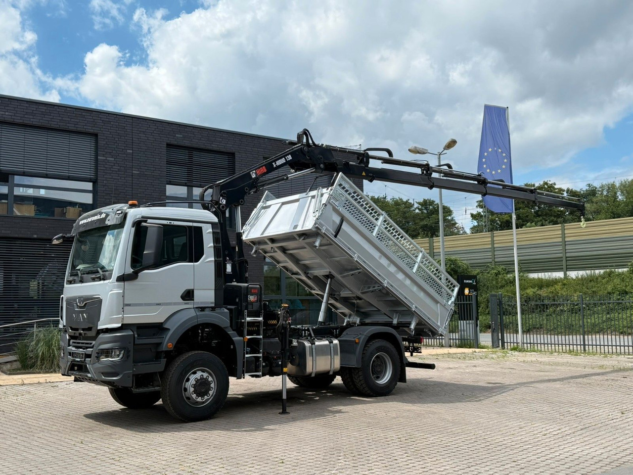 MAN TGS 18.400 TG3 4x4 Euro6e Hiab X-HiDuo 138DS-4 - Sklápěč, Auto s hydraulickou rukou: obrázek 3 MAN TGS 18.400 TG3 4x4 Euro6e Hiab X-HiDuo 138DS-4 - Sklápěč, Auto s hydraulickou rukou: obrázek 3
