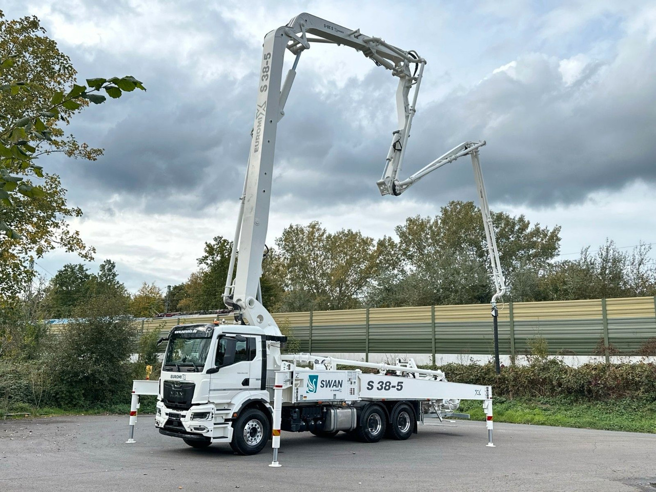 MAN TGS 26.510 6x4 SWAN TSP 38-5 160RZ ( 38m ) MAN TGS 26.510 6x4 SWAN TSP 38-5 160RZ ( 38m ) - Autočerpadlo: obrázek 2 MAN TGS 26.510 6x4 SWAN TSP 38-5 160RZ ( 38m ) MAN TGS 26.510 6x4 SWAN TSP 38-5 160RZ ( 38m ) - Autočerpadlo: obrázek 2