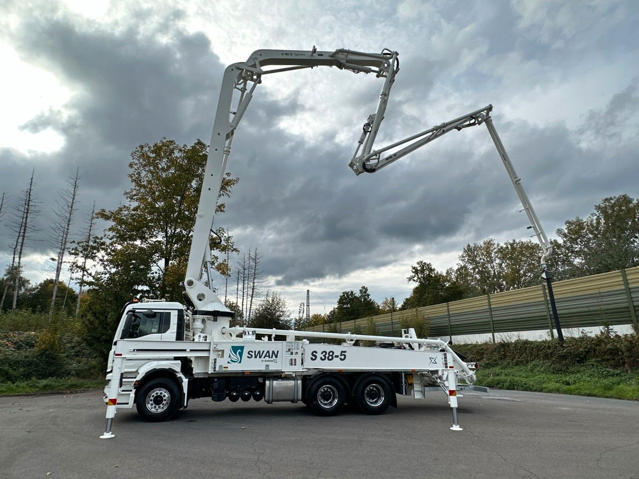 MAN TGS 26.510 6x4 SWAN TSP 38-5 160RZ ( 38m ) MAN TGS 26.510 6x4 SWAN TSP 38-5 160RZ ( 38m ) - Autočerpadlo: obrázek 4 MAN TGS 26.510 6x4 SWAN TSP 38-5 160RZ ( 38m ) MAN TGS 26.510 6x4 SWAN TSP 38-5 160RZ ( 38m ) - Autočerpadlo: obrázek 4