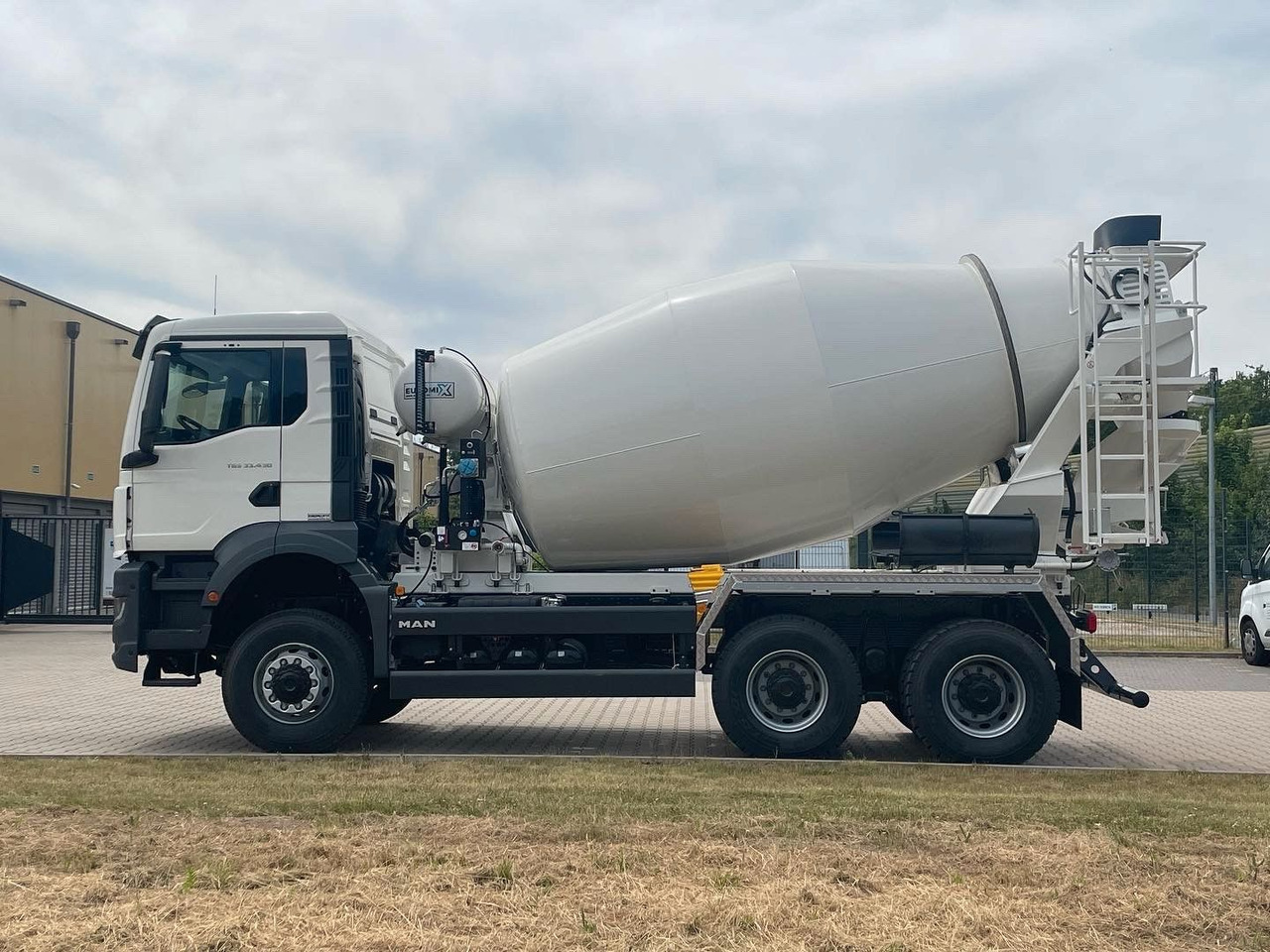 MAN TGS 33.440 / 6X6 Euro6e Euromix MTP EM 7 L - Autodomíchávač: obrázek 4 MAN TGS 33.440 / 6X6 Euro6e Euromix MTP EM 7 L - Autodomíchávač: obrázek 4