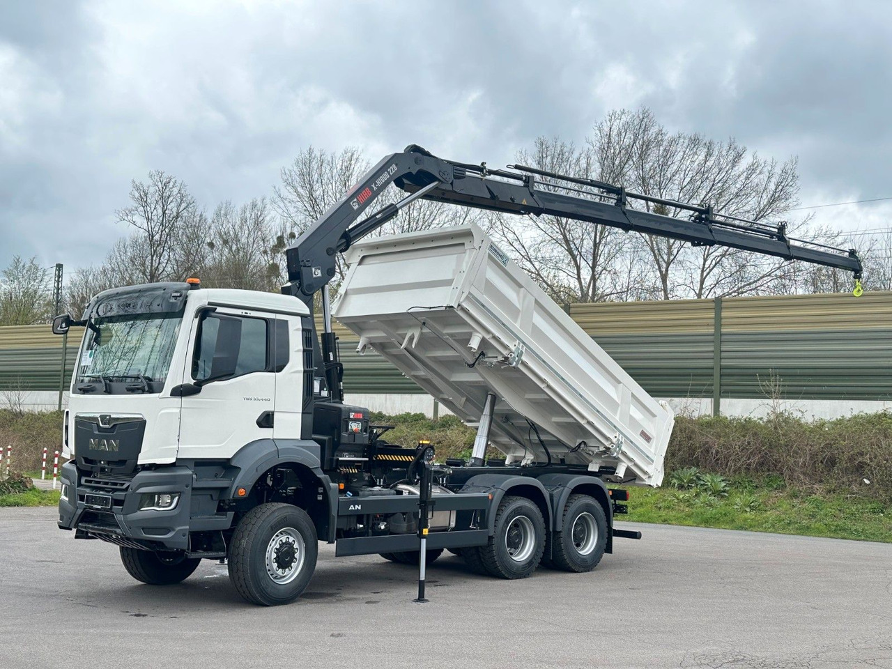 MAN TGS 33.440 6x6 /3-Seiten- Kipper / HIAB 228-4 - Sklápěč, Auto s hydraulickou rukou: obrázek 1 MAN TGS 33.440 6x6 /3-Seiten- Kipper / HIAB 228-4 - Sklápěč, Auto s hydraulickou rukou: obrázek 1
