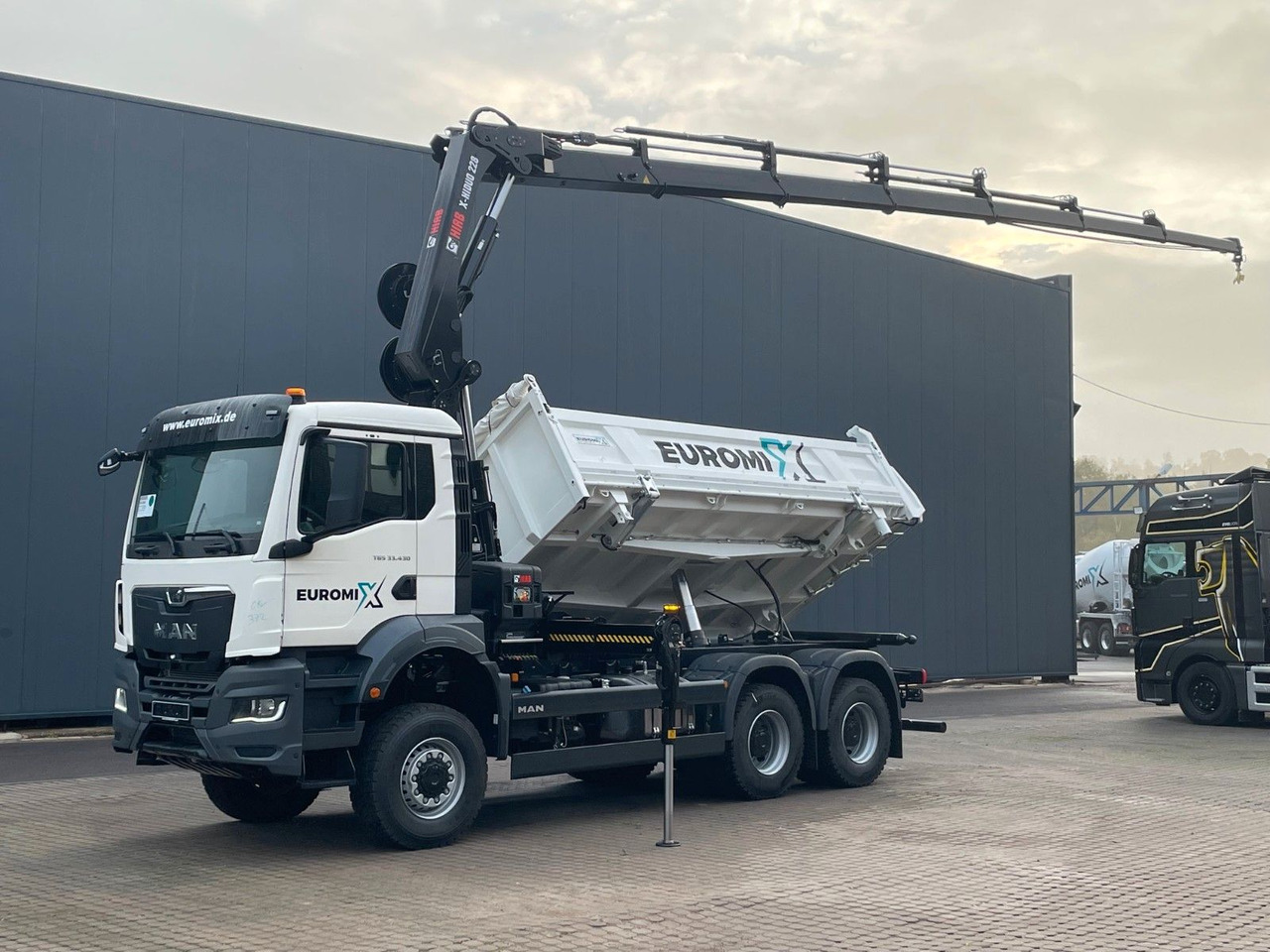 MAN TGS 33.440 6x6 /3-Seiten- Kipper / HIAB 228-6 - Sklápěč, Auto s hydraulickou rukou: obrázek 1 MAN TGS 33.440 6x6 /3-Seiten- Kipper / HIAB 228-6 - Sklápěč, Auto s hydraulickou rukou: obrázek 1