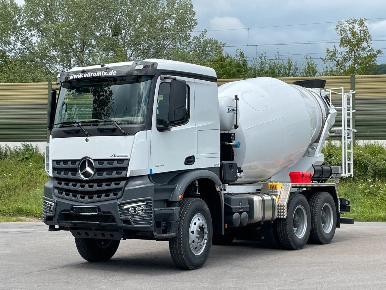 Mercedes-Benz 3348 6X4 Arcos 5 EuromixMTP EM 9 R - Autodomíchávač: obrázek 2 Mercedes-Benz 3348 6X4 Arcos 5 EuromixMTP EM 9 R - Autodomíchávač: obrázek 2