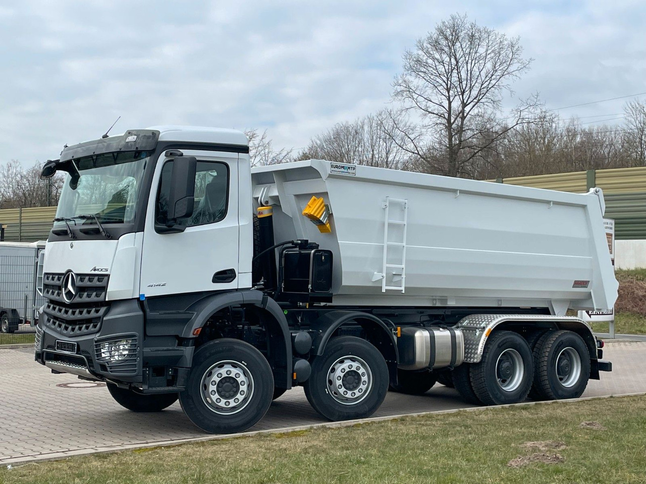 Mercedes-Benz 4142 8X4 Mulden- Kipper - EuromixMTP - Sklápěč: obrázek 2 Mercedes-Benz 4142 8X4 Mulden- Kipper - EuromixMTP - Sklápěč: obrázek 2
