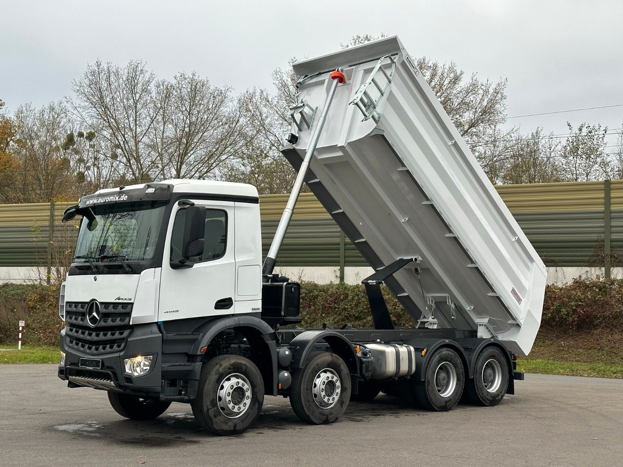 Mercedes-Benz AROCS 5 4145 8X4 E6e EuromixMTP 18m³ Kipper - Sklápěč: obrázek 1 Mercedes-Benz AROCS 5 4145 8X4 E6e EuromixMTP 18m³ Kipper - Sklápěč: obrázek 1