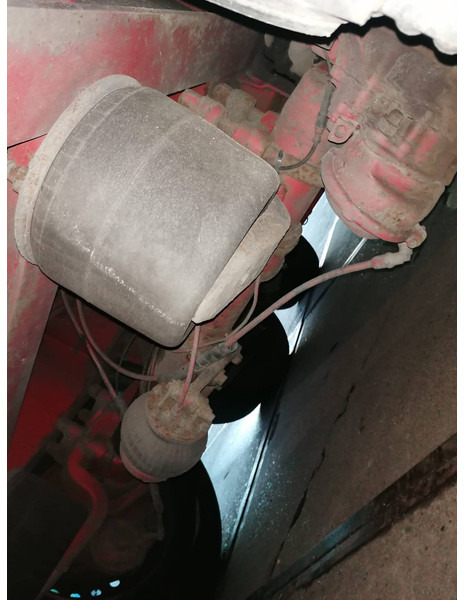 Curtain semi-trailer with used aboveground 2700 &4850L tanks Gas, Gaz, LPG, GPL, Propane, Butane tank ID 8.370 - Cisternový návěs: obrázek 4 Curtain semi-trailer with used aboveground 2700 &4850L tanks Gas, Gaz, LPG, GPL, Propane, Butane tank ID 8.370 - Cisternový návěs: obrázek 4