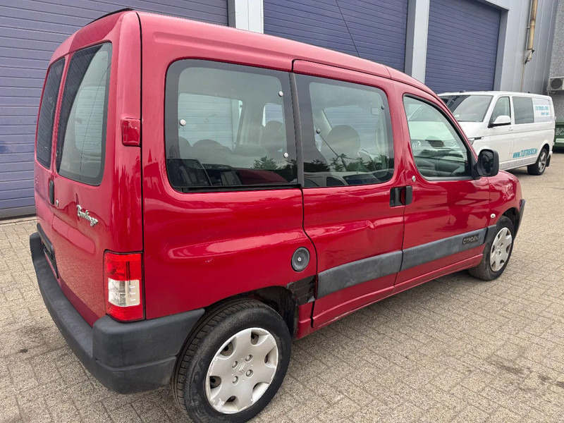 Citroën Berlingo **PETROL-ESSENCE-BENZINE** - Osobní auto: obrázek 4 Citroën Berlingo **PETROL-ESSENCE-BENZINE** - Osobní auto: obrázek 4