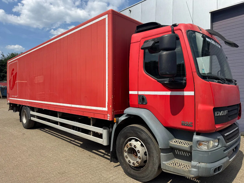 DAF LF 55.220 **EURO 4-MANUAL GEARBOX** - Skříňový nákladní auto: obrázek 3 DAF LF 55.220 **EURO 4-MANUAL GEARBOX** - Skříňový nákladní auto: obrázek 3