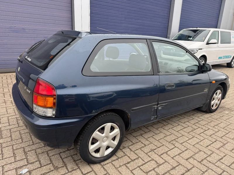 Mazda 323 **PETROL-ESSENCE-BELGIUM CAR** - Sedan: obrázek 4 Mazda 323 **PETROL-ESSENCE-BELGIUM CAR** - Sedan: obrázek 4