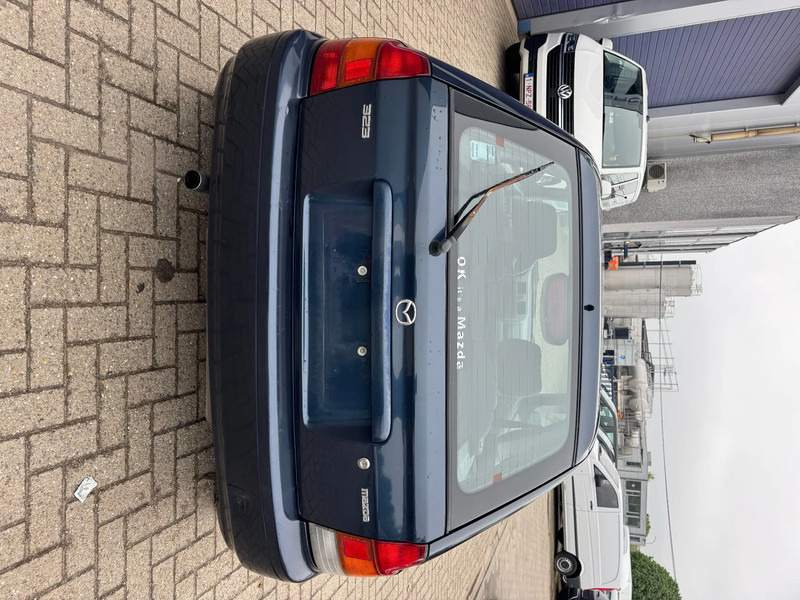Mazda 323 **PETROL-ESSENCE-BELGIUM CAR** - Sedan: obrázek 5 Mazda 323 **PETROL-ESSENCE-BELGIUM CAR** - Sedan: obrázek 5