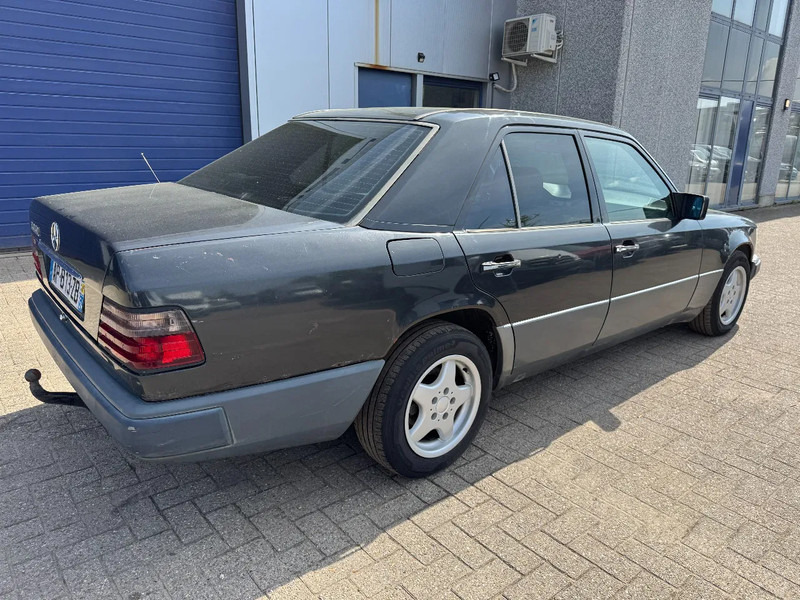 Mercedes-Benz 300-serie **W124-300D** - Osobní auto: obrázek 4 Mercedes-Benz 300-serie **W124-300D** - Osobní auto: obrázek 4