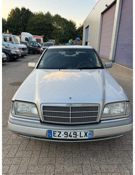 Mercedes-Benz C-Klasse **C180-PETROL-AC** - Sedan: obrázek 2 Mercedes-Benz C-Klasse **C180-PETROL-AC** - Sedan: obrázek 2