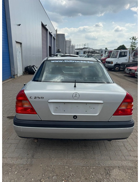 Mercedes-Benz C-Klasse **C250DIESEL+AIRCO** - Sedan: obrázek 5 Mercedes-Benz C-Klasse **C250DIESEL+AIRCO** - Sedan: obrázek 5