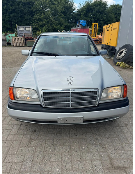 Mercedes-Benz C-Klasse **C250DIESEL+AIRCO** - Sedan: obrázek 2 Mercedes-Benz C-Klasse **C250DIESEL+AIRCO** - Sedan: obrázek 2