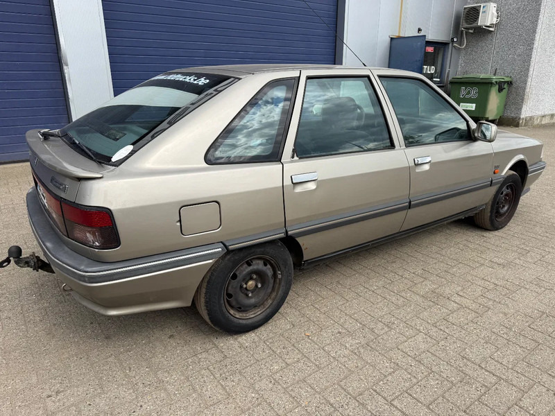 Renault 21 **PETROL-ESSENCE** - Sedan: obrázek 4 Renault 21 **PETROL-ESSENCE** - Sedan: obrázek 4