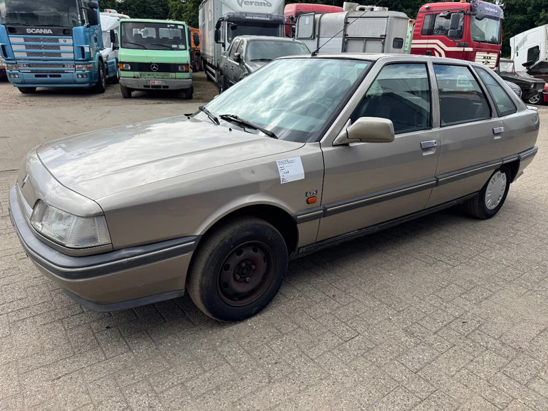Renault 21 **PETROL-ESSENCE** - Sedan: obrázek 1 Renault 21 **PETROL-ESSENCE** - Sedan: obrázek 1