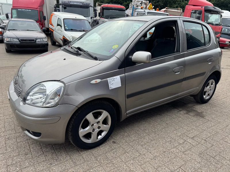 Toyota Yaris **5DOORS-PETROL-BELGIAN CAR-AIRCO** - Hatchback: obrázek 1 Toyota Yaris **5DOORS-PETROL-BELGIAN CAR-AIRCO** - Hatchback: obrázek 1