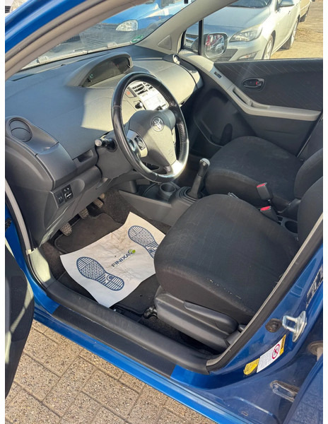 Hatchback Toyota Yaris **PETROL-ESSENCE-AC**: obrázek 9