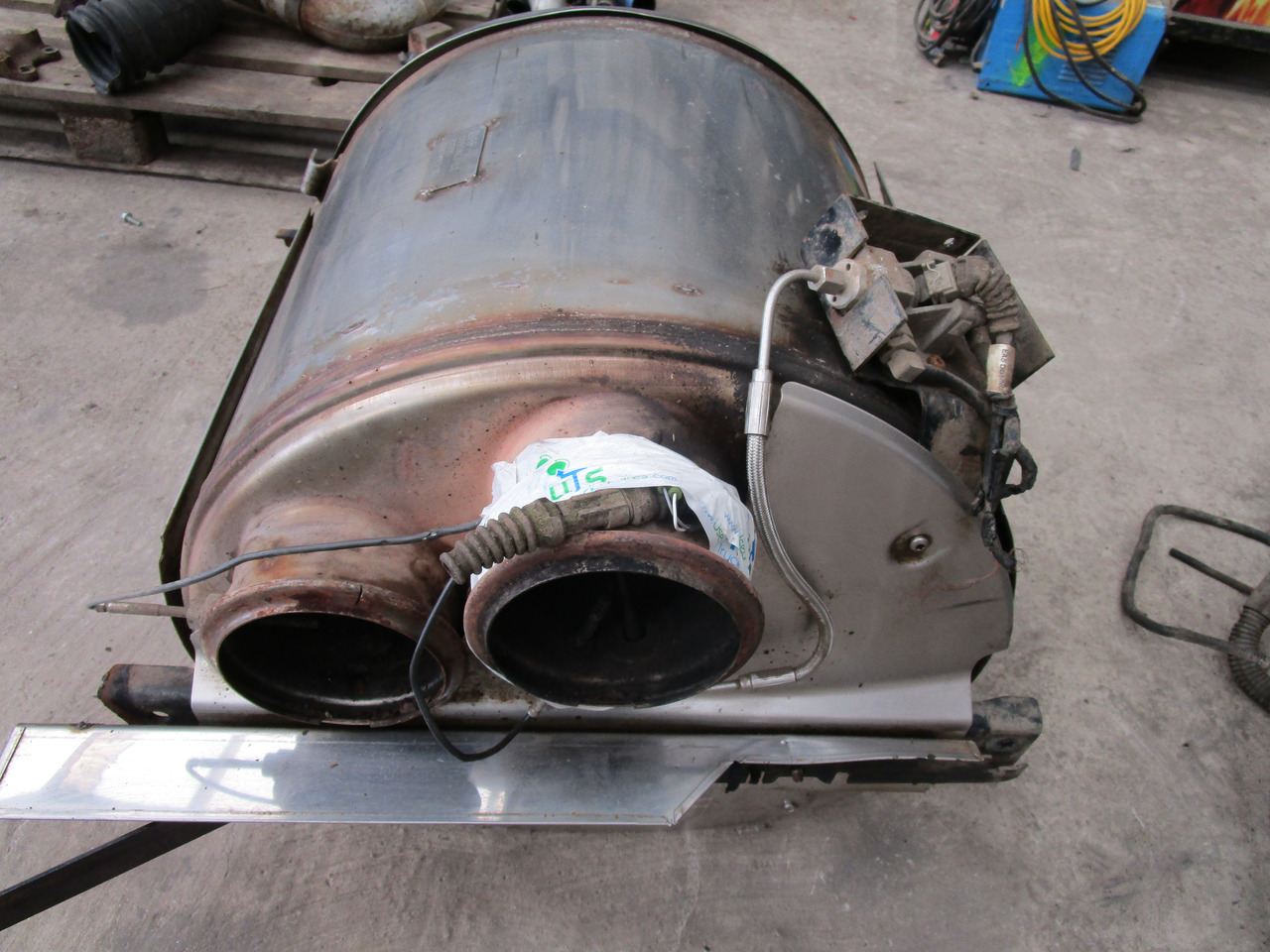 DAF CF 75/85 DPF CAT EXHAUST P/NO 1691063-C1/23985 - Výfukový systém pro Nákladní auto: obrázek 2 DAF CF 75/85 DPF CAT EXHAUST P/NO 1691063-C1/23985 - Výfukový systém pro Nákladní auto: obrázek 2
