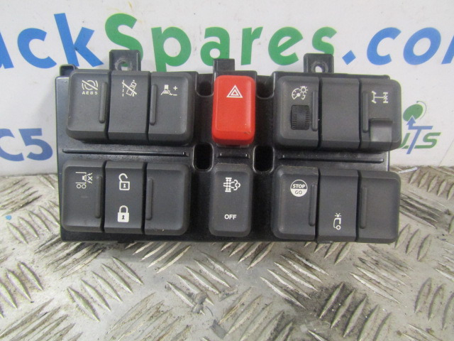 DAF LF 220 EURO 6 CAB SWITCH PANEL - Kabina a interiér pro Nákladní auto: obrázek 1 DAF LF 220 EURO 6 CAB SWITCH PANEL - Kabina a interiér pro Nákladní auto: obrázek 1