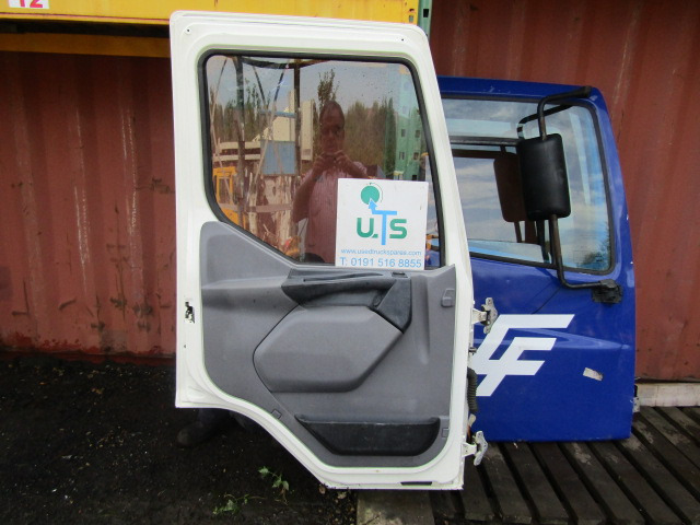 DAF LF 45/55 NEARSIDE (PASSENGER) COMPLETE DOOR - Kabina a interiér pro Nákladní auto: obrázek 2 DAF LF 45/55 NEARSIDE (PASSENGER) COMPLETE DOOR - Kabina a interiér pro Nákladní auto: obrázek 2
