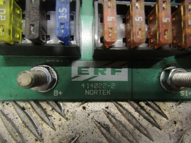 ERF ECX FUSEBOARD P/NO 414022-2 - Elektrický systém pro Nákladní auto: obrázek 2 ERF ECX FUSEBOARD P/NO 414022-2 - Elektrický systém pro Nákladní auto: obrázek 2