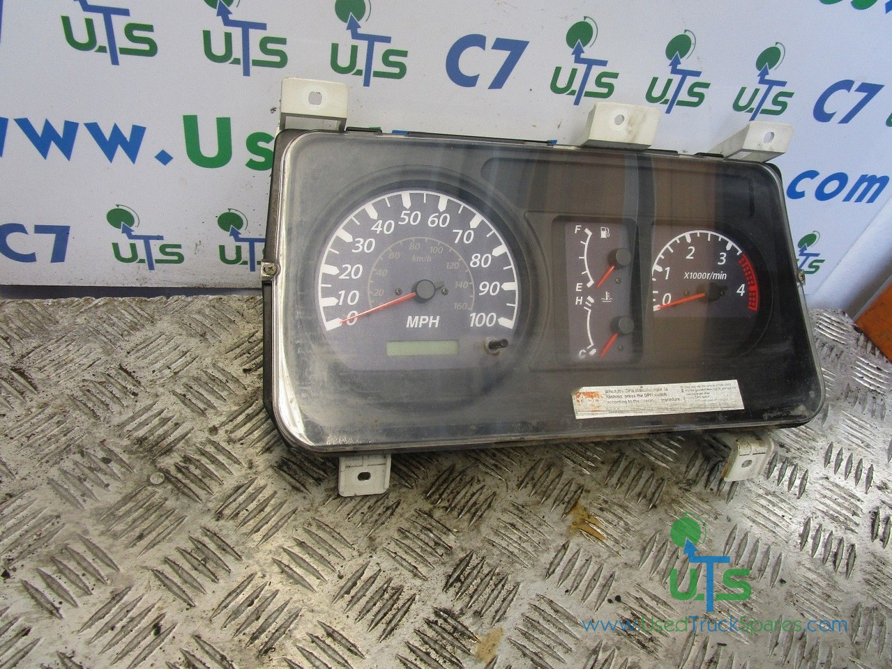 ISUZU NKR 3.5T CLOCK CLUSTER P/NO CN4049 - Elektrický systém pro Nákladní auto: obrázek 1 ISUZU NKR 3.5T CLOCK CLUSTER P/NO CN4049 - Elektrický systém pro Nákladní auto: obrázek 1