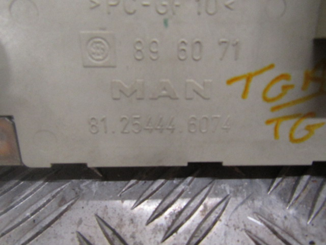 MAN TGM/TGS FUSEBOARD 81.25444.6074 - Elektrický systém pro Nákladní auto: obrázek 2 MAN TGM/TGS FUSEBOARD 81.25444.6074 - Elektrický systém pro Nákladní auto: obrázek 2
