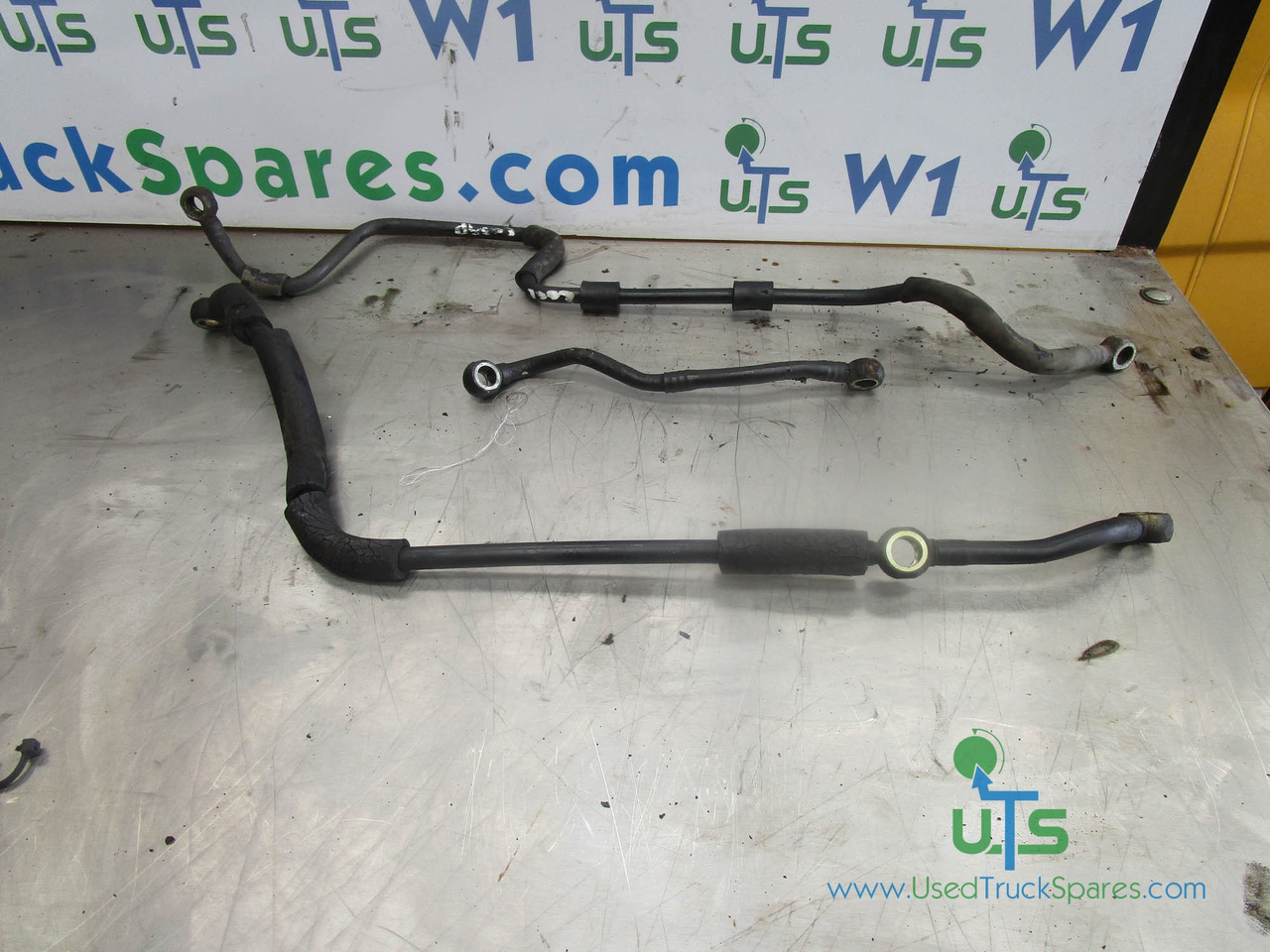 MERCEDES 1323/1823/2528 FUEL/DIESEL PIPES X3 - Motor a díly pro Nákladní auto: obrázek 1 MERCEDES 1323/1823/2528 FUEL/DIESEL PIPES X3 - Motor a díly pro Nákladní auto: obrázek 1