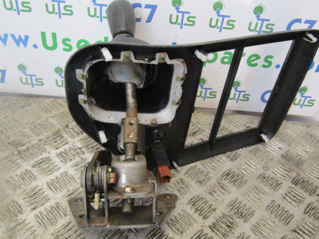 MITSUBISHI 3C11 / 3C13 GEAR LEVER ASSEMBLY COMPLETE - Kabina a interiér pro Nákladní auto: obrázek 2 MITSUBISHI 3C11 / 3C13 GEAR LEVER ASSEMBLY COMPLETE - Kabina a interiér pro Nákladní auto: obrázek 2
