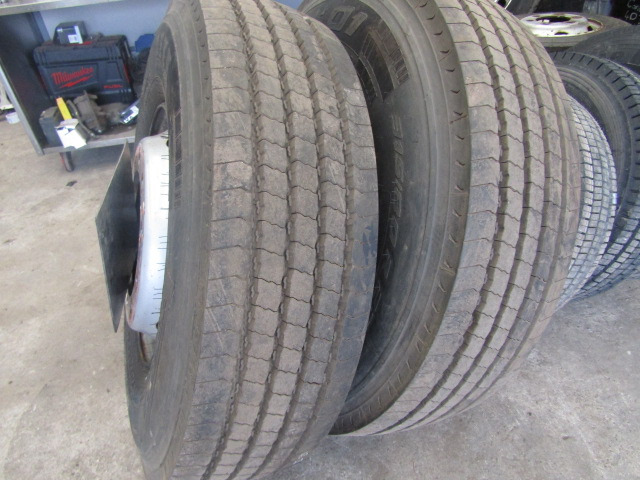 PIRELLI 315/80/22.5 FRONT 2022 ALMOST NEW ONLY 1000KM COMPLETE ON RIMS - Pneumatiky pro Nákladní auto: obrázek 2 PIRELLI 315/80/22.5 FRONT 2022 ALMOST NEW ONLY 1000KM COMPLETE ON RIMS - Pneumatiky pro Nákladní auto: obrázek 2