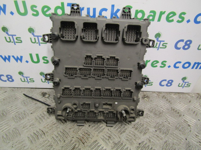 RENAULT MIDLUM DXI FUSE BOARD P/NO 7421169993-01 - Elektrický systém pro Nákladní auto: obrázek 2 RENAULT MIDLUM DXI FUSE BOARD P/NO 7421169993-01 - Elektrický systém pro Nákladní auto: obrázek 2