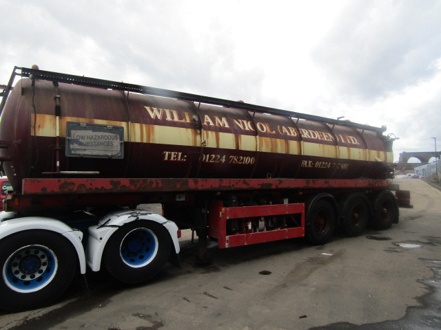 VACUUM TANKER TRAILER TRI AXLE 1996 STEEL TANK FITTED WITH 3CYL PERKINS DONKEY ENGINE - Cisternový návěs: obrázek 4 VACUUM TANKER TRAILER TRI AXLE 1996 STEEL TANK FITTED WITH 3CYL PERKINS DONKEY ENGINE - Cisternový návěs: obrázek 4