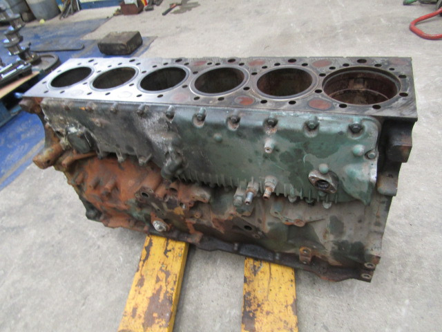 VOLVO FH13A ENGINE BLOCK ( NEEDS 1 LINER) - Motor a díly pro Nákladní auto: obrázek 5 VOLVO FH13A ENGINE BLOCK ( NEEDS 1 LINER) - Motor a díly pro Nákladní auto: obrázek 5