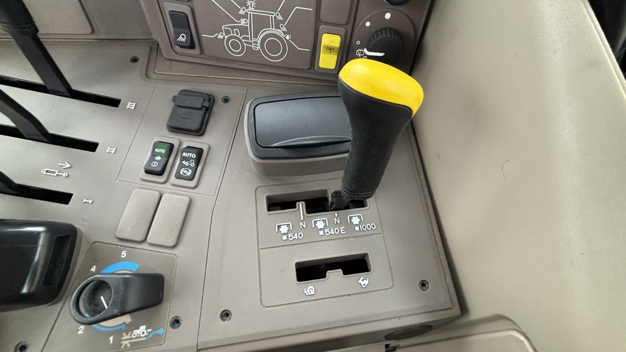 John Deere 6120M 4298L - Komunální traktor: obrázek 4 John Deere 6120M 4298L - Komunální traktor: obrázek 4