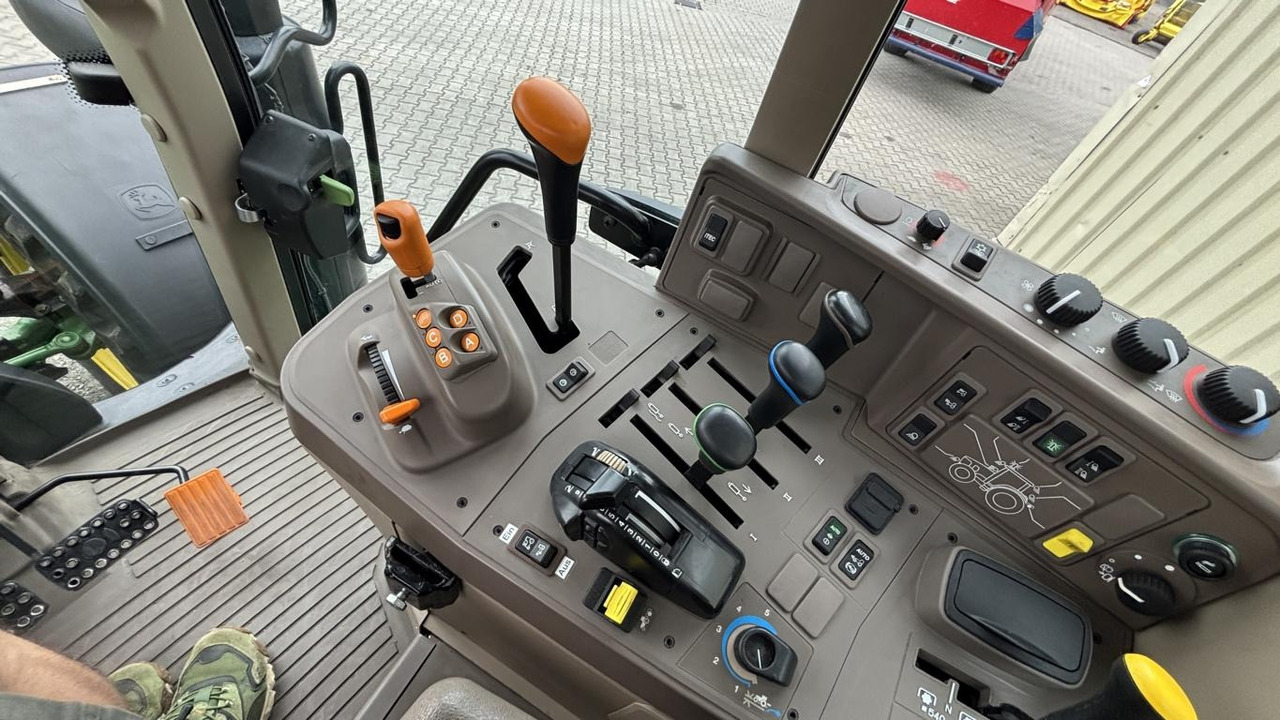 John Deere 6120M 4298L - Komunální traktor: obrázek 5 John Deere 6120M 4298L - Komunální traktor: obrázek 5