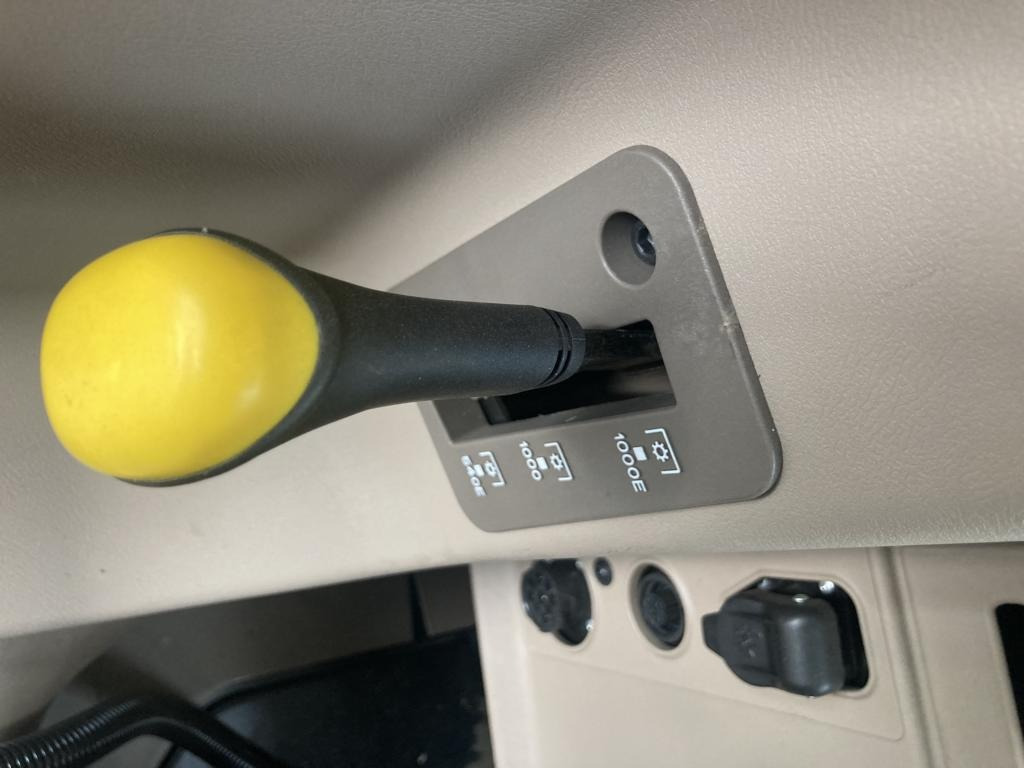 John Deere 6M240 - Traktor: obrázek 4 John Deere 6M240 - Traktor: obrázek 4