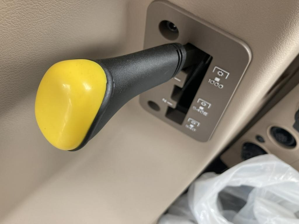 John Deere 6M240 - Traktor: obrázek 2 John Deere 6M240 - Traktor: obrázek 2