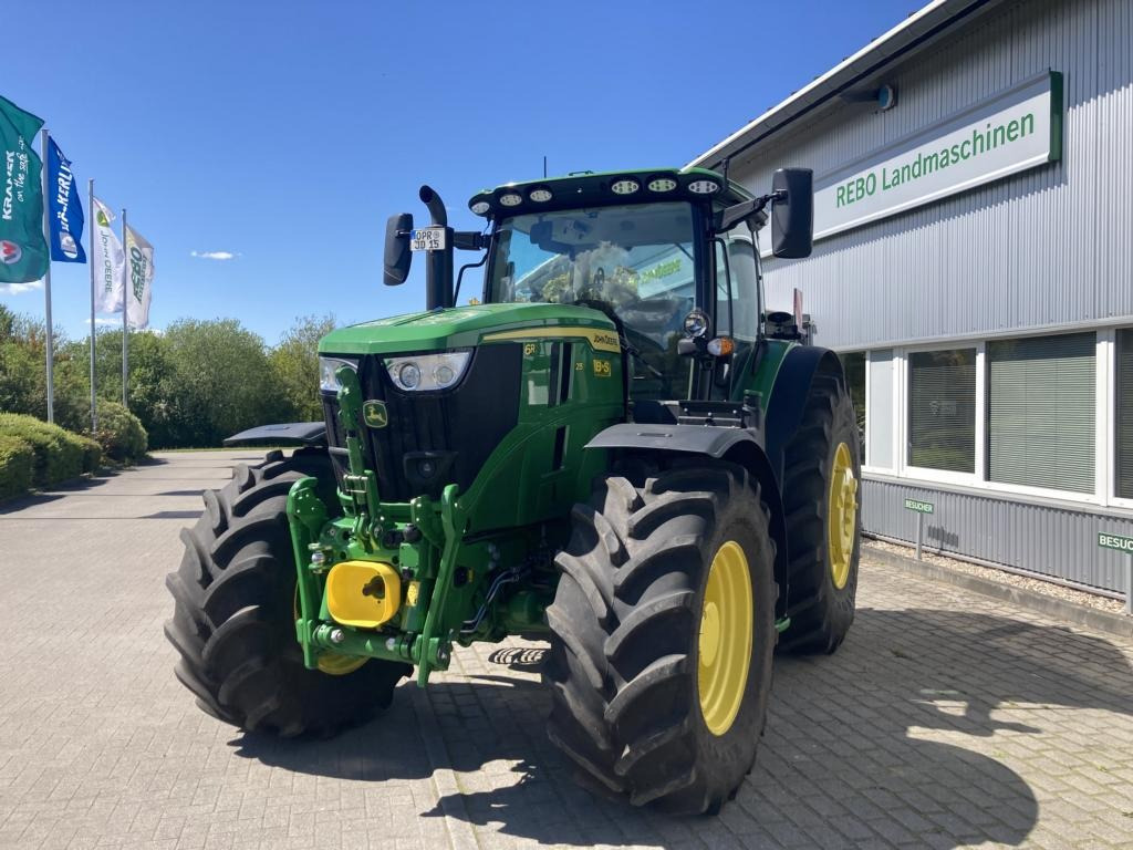 John Deere 6R215 - Traktor: obrázek 1 John Deere 6R215 - Traktor: obrázek 1