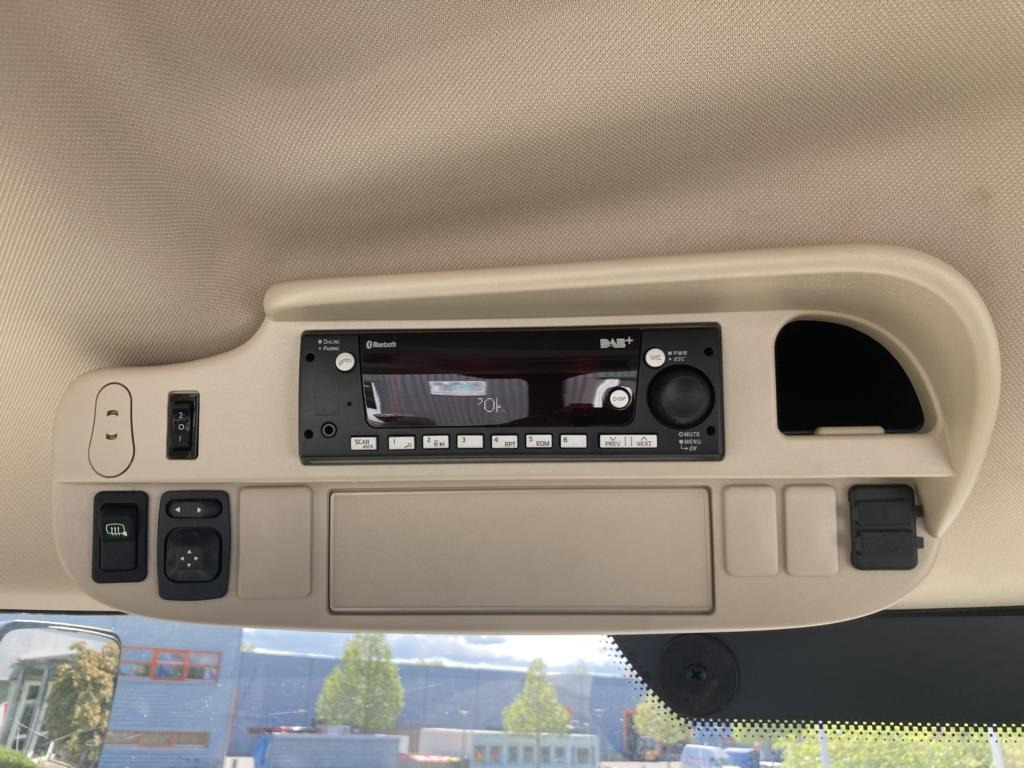 John Deere 6R215 - Traktor: obrázek 5 John Deere 6R215 - Traktor: obrázek 5