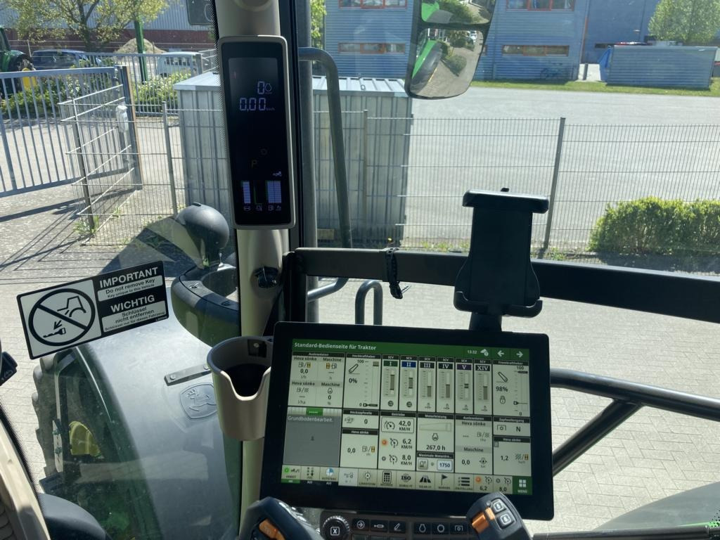 John Deere 6R215 - Traktor: obrázek 3 John Deere 6R215 - Traktor: obrázek 3