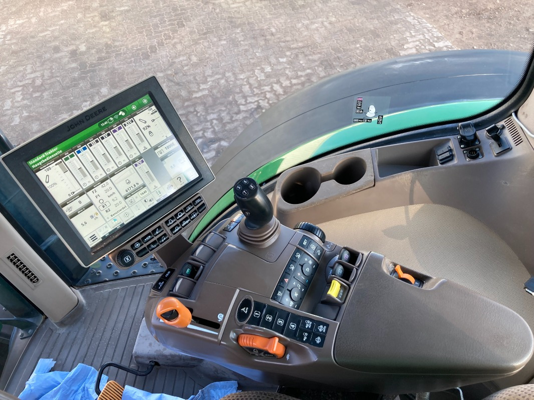 John Deere 7310R - Traktor: obrázek 3 John Deere 7310R - Traktor: obrázek 3
