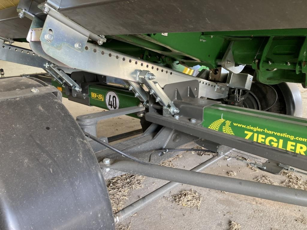 John Deere HD35X MY24 - Sklízecí mlátička: obrázek 4 John Deere HD35X MY24 - Sklízecí mlátička: obrázek 4