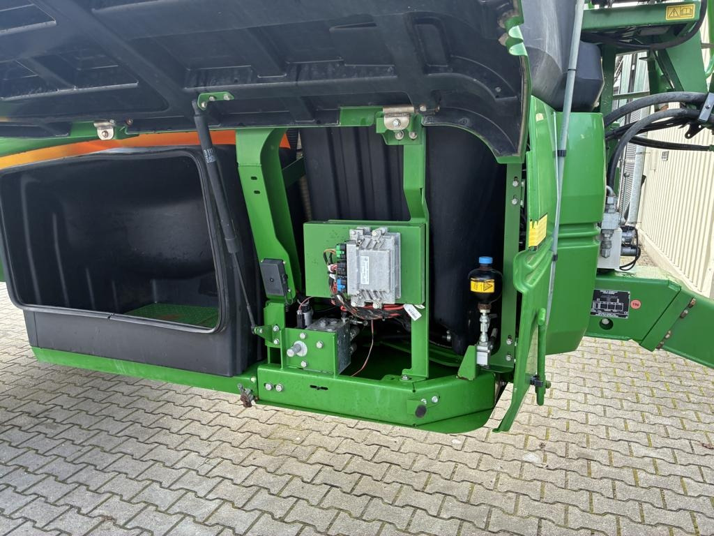 John Deere R944I POWRSPRAY - Postřikovač: obrázek 4 John Deere R944I POWRSPRAY - Postřikovač: obrázek 4