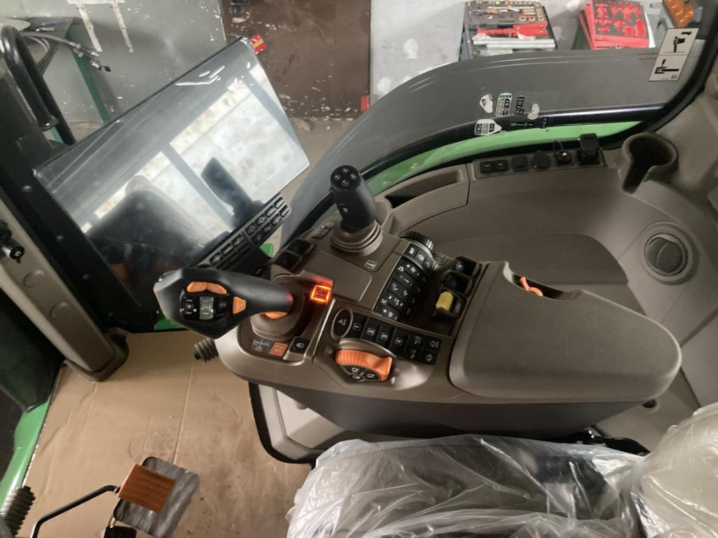 John Deere TRAKTOR 8R370 - Traktor: obrázek 5 John Deere TRAKTOR 8R370 - Traktor: obrázek 5